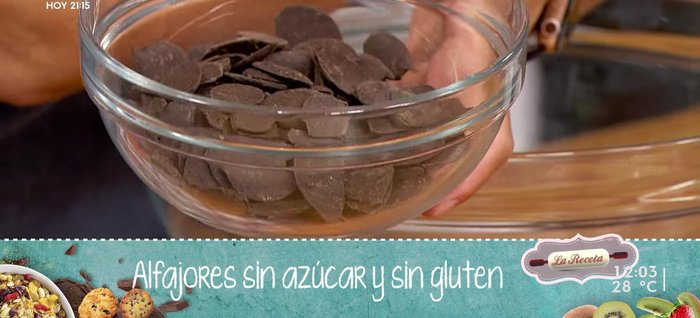 Fundir el chocolate: Derretir el chocolate 70% cacao sin azúcar a baño maría con 30g de aceite de coco. (179.44)