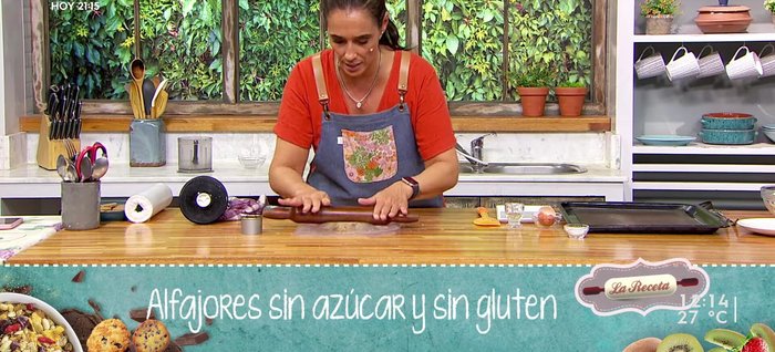 Cortar las tapas: Utilizar un cortador de galletas para cortar círculos de 4 cm de diámetro aproximadamente. (866.36)