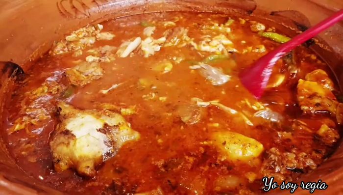 Dejar hervir de 40 a 50 minutos, o hasta que la carne esté suave. (601.63)