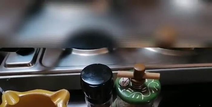 Preparar un majado con ajo, perejil, aceite de oliva y la mitad de un limón.