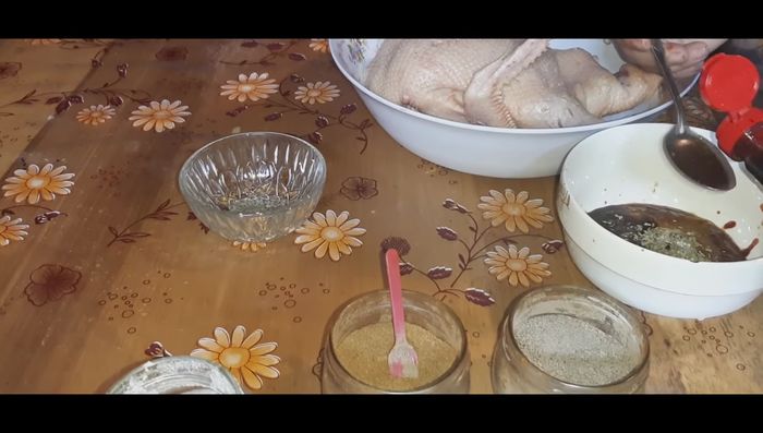 Agregar 5 cucharadas de sillao (salsa de soya).