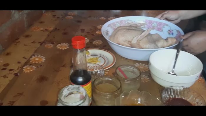 Picar el pato para que el condimento penetre mejor.