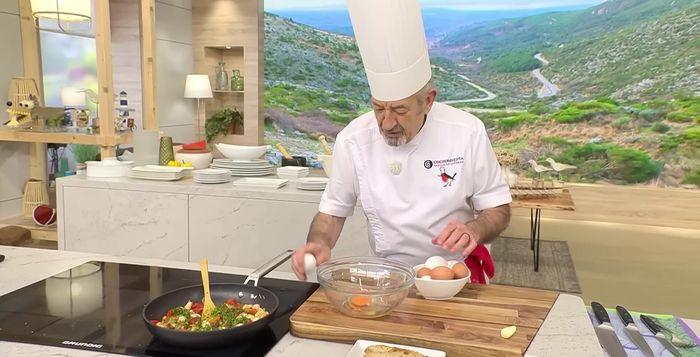 Batir los huevos con una pizca de sal (554.24).