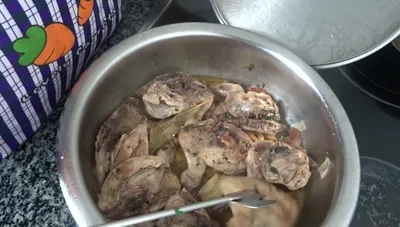 Codornices al Ajillo con Patatas Fritas: Receta Fácil y Deliciosa