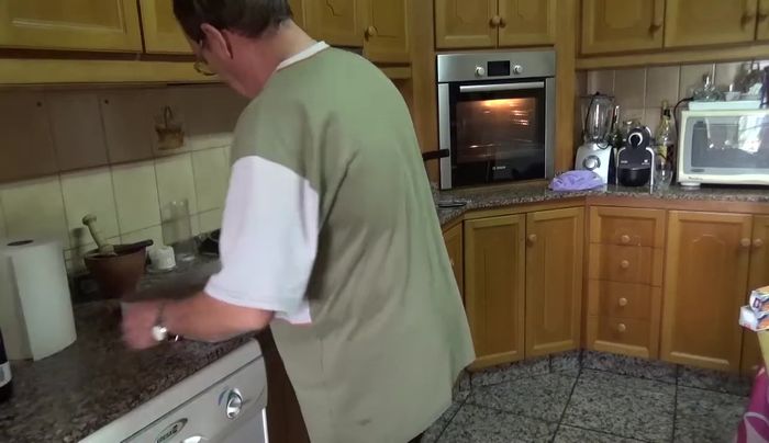 Tapar la bandeja con papel de aluminio.