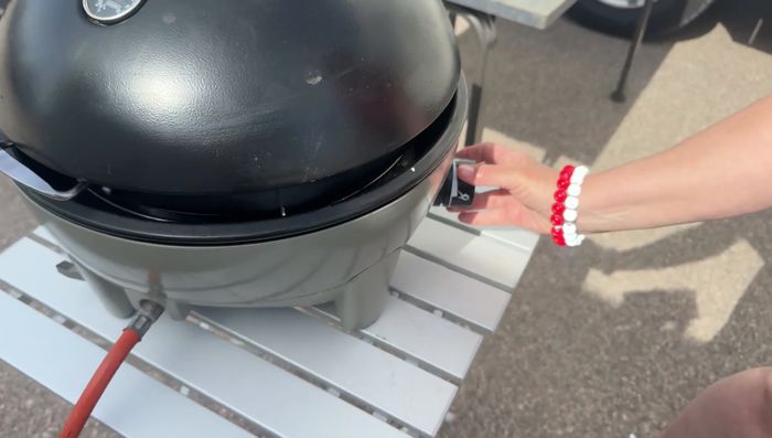 Mezclar bien y cocinar a fuego lento durante 20-25 minutos, añadiendo un poco de vino tinto si se desea.