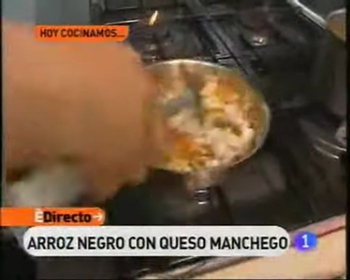 Añadir la sepia al sofrito.
