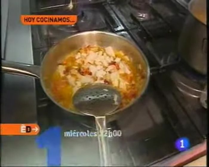 Agregar vino blanco.