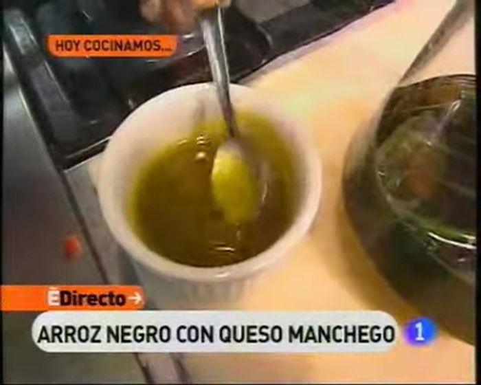 Triturar el aceite de cebollino y lima.