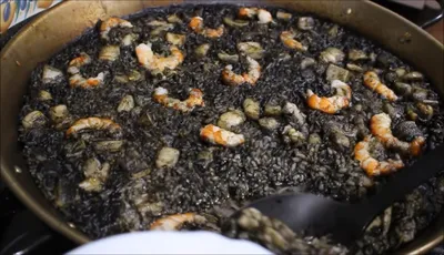 Receta de Arroz Negro: Sepia y Calamares Fácil y Delicioso