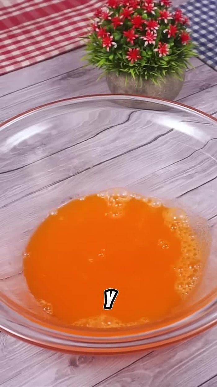 Agregar 250ml de agua fría y mezclar bien por unos minutos.