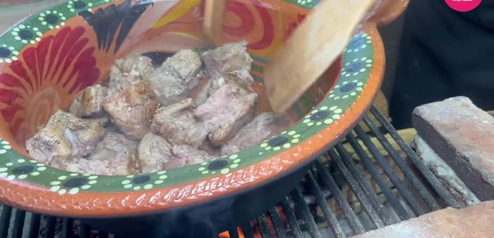 Licuar la cebolla y el ajo.