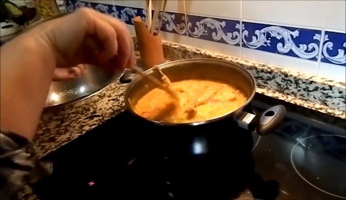 Dejar reposar el arroz durante 3-4 minutos.