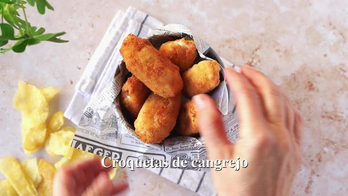 Picar los palitos de cangrejo.