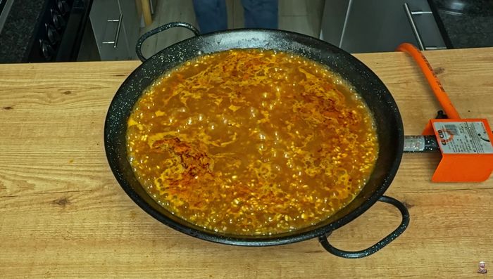 Después de 5 minutos, seguimos cocinando a fuego medio durante 7 minutos y los últimos 3 minutos a fuego suave.