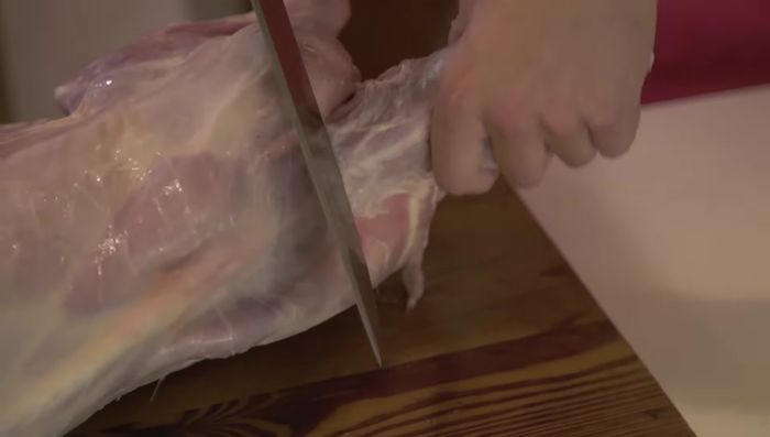 Retirar el pescuezo del cordero.
