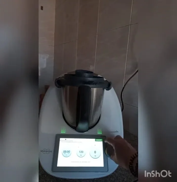 Programar 5 minutos, 120 grados, velocidad 1 para hacer un sofrito.