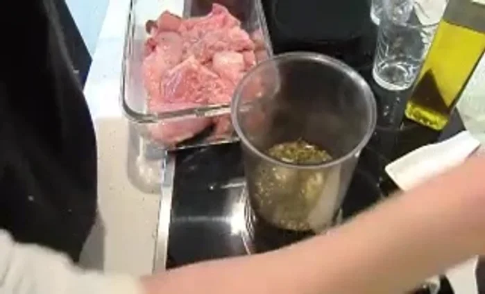 Batir hasta obtener una pasta.