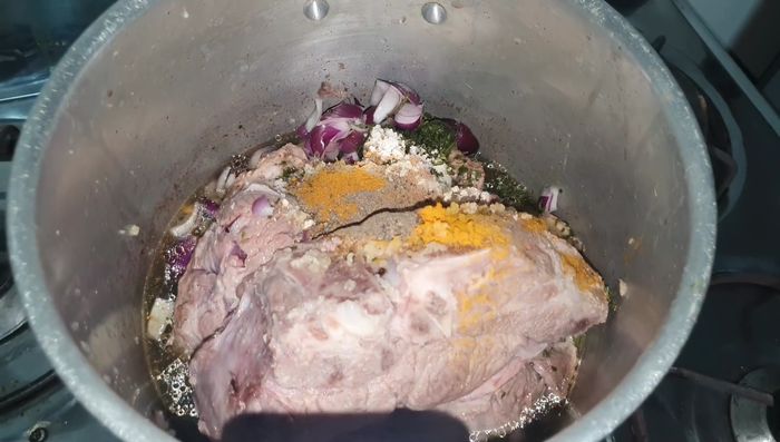 Cocinar a fuego fuerte en la olla express durante 40 minutos con la olla cerrada.