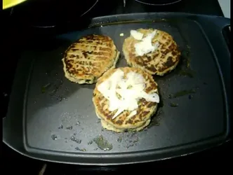 Hamburguesas Japonesas de Cabrito con Queso Manchego: Receta Fácil