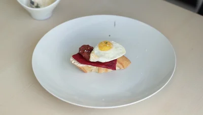 Receta fácil: Montaditos de Pimiento, Chorizo y Huevo de Codorniz