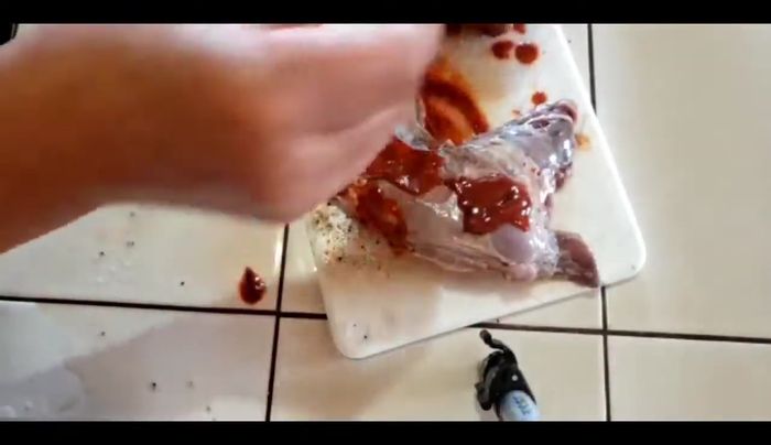 Dejamos reposar las costillas durante una hora para que se sazonen.
