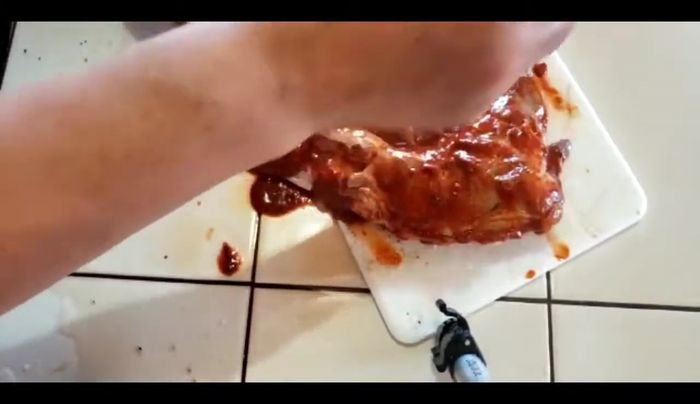 Introducimos las costillas en el horno a fuego lento (120 grados) durante dos horas.