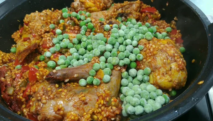 Agregar los guisantes (opcional).