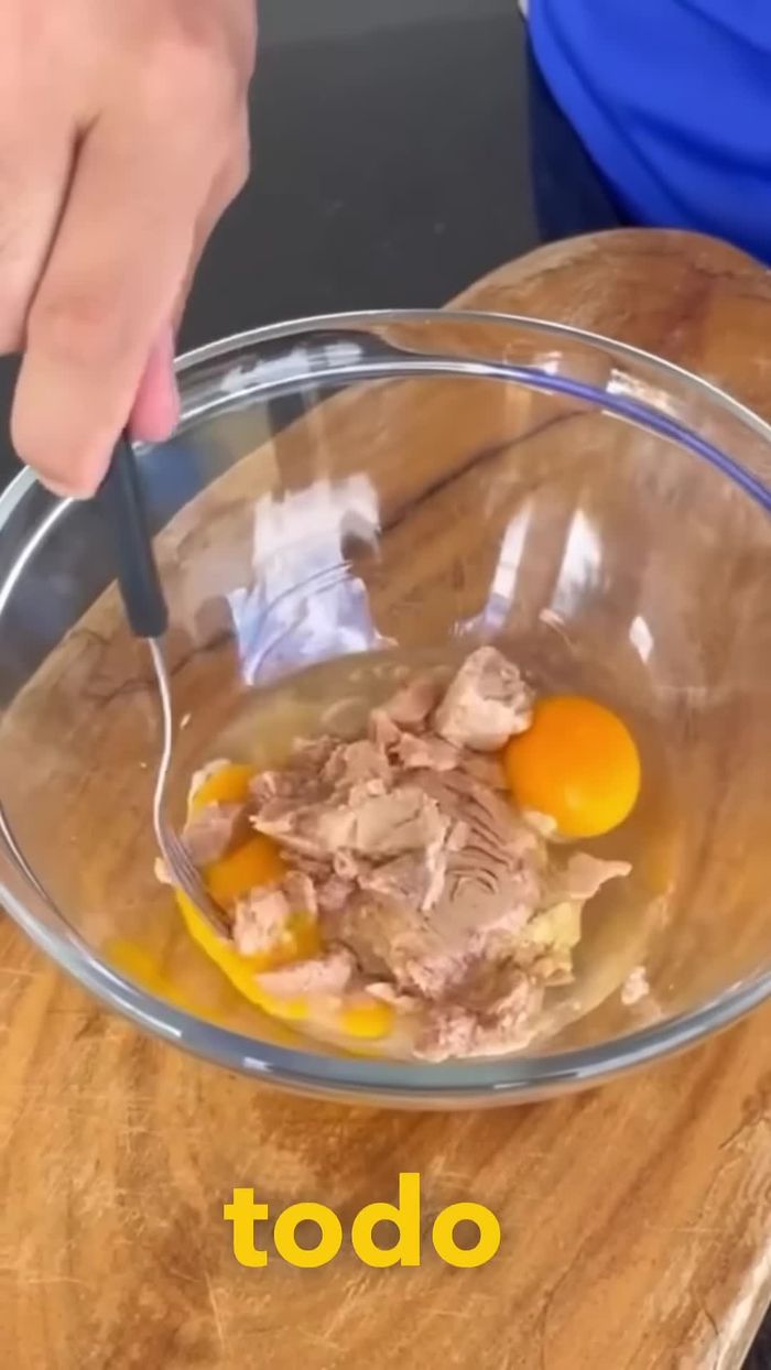 Mezcla todo muy bien con un tenedor.