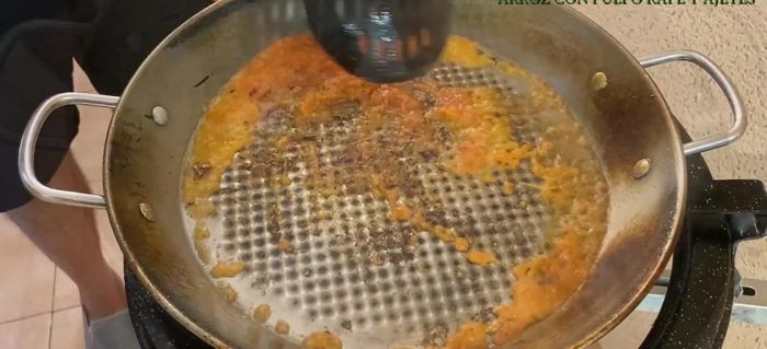 Agregar el arroz y tostarlo ligeramente (272.74).
