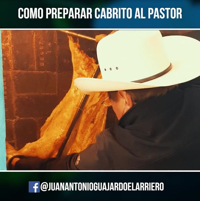 Después de otra media hora, dar la tercera vuelta al cabrito.