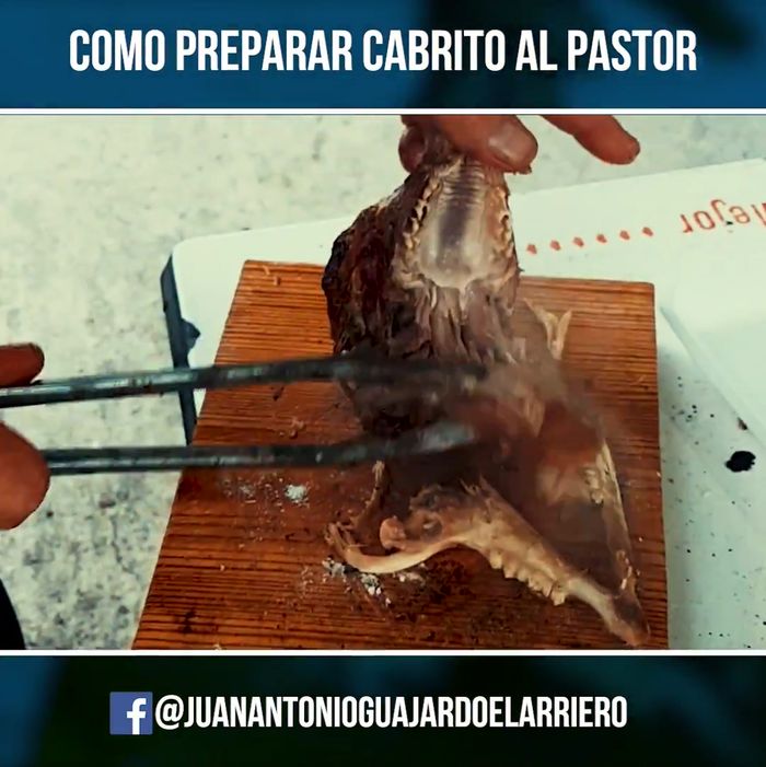 Deshuesar la cabeza del cabrito y servir.