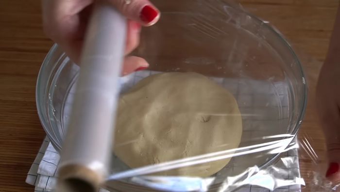 Tapar la masa y refrigerar durante 20-30 minutos.