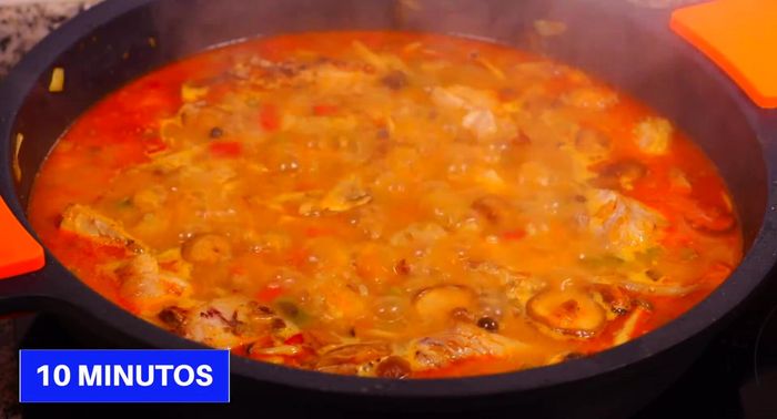 Cocinar a fuego fuerte durante 10 minutos, luego bajar el fuego a medio durante 5 minutos.