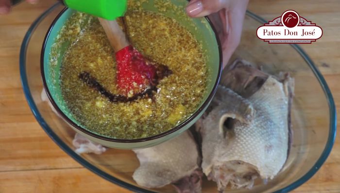 Opcional: agregar salsa de soya a la mezcla para un dorado más intenso (238.21).
