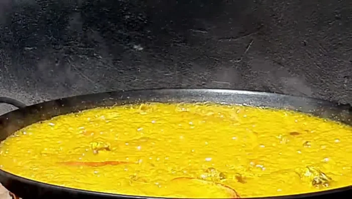 Aproximadamente 5 minutos antes de terminar, comprobar el punto de cocción.