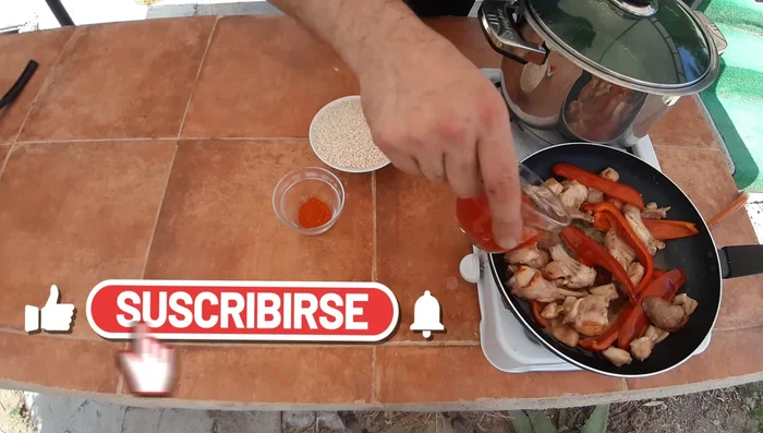 Agregar el tomate frito.