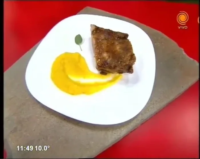 Servir: Una vez listas, servir las costillas con el puré de manzana. (340.36)