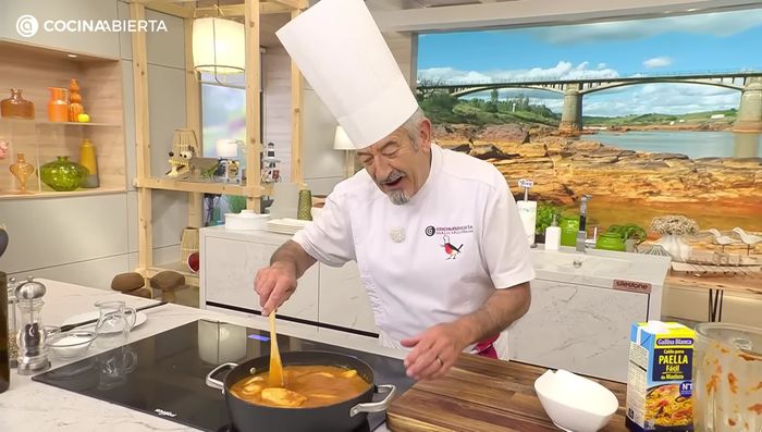 Introducir la cazuela en el horno precalentado durante 12 minutos.