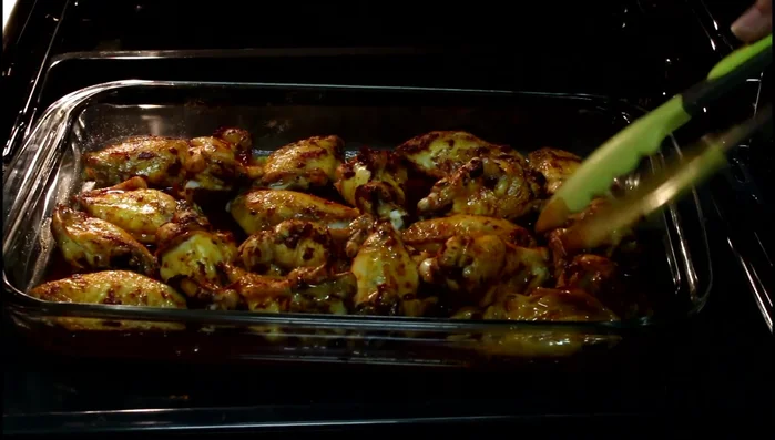 Gratinar durante 5 minutos a máxima potencia con la piel hacia arriba para que quede crujiente.