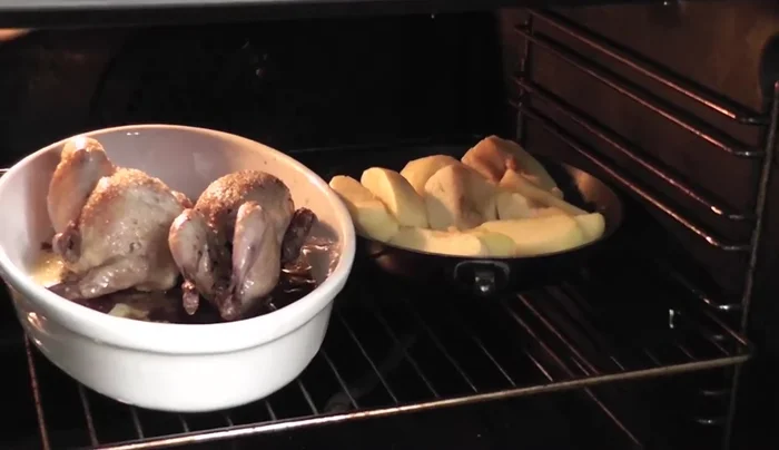 Dorar las codornices durante 2-3 minutos adicionales.