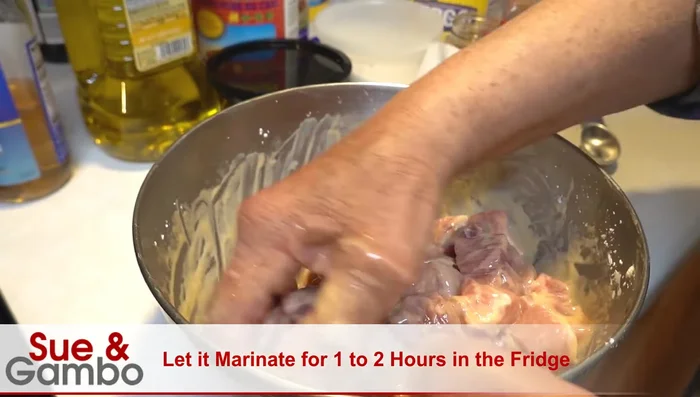 Marinar la carne durante 1-2 horas.