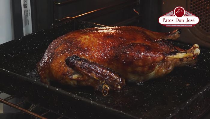 En los últimos 2-3 minutos de cocción, añadir una última capa de salsa barbacoa para dar brillo y asentar los sabores.