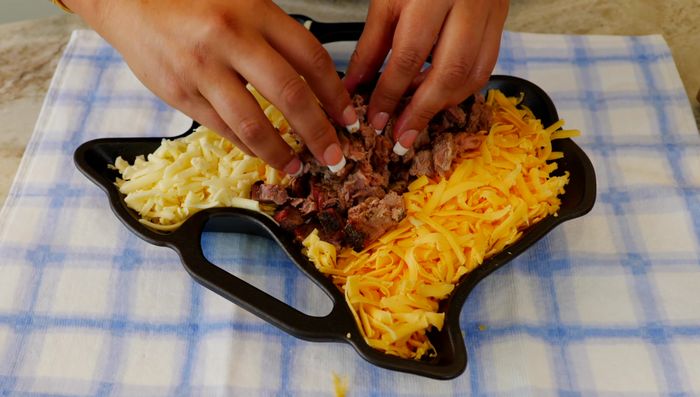 Agregar la pechuga de pollo picada y el pico de gallo (328.039).