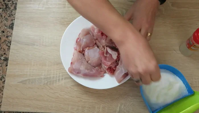 Salpimentar el conejo.