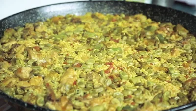 Paella Negra Valenciana: Receta Fácil y Deliciosa