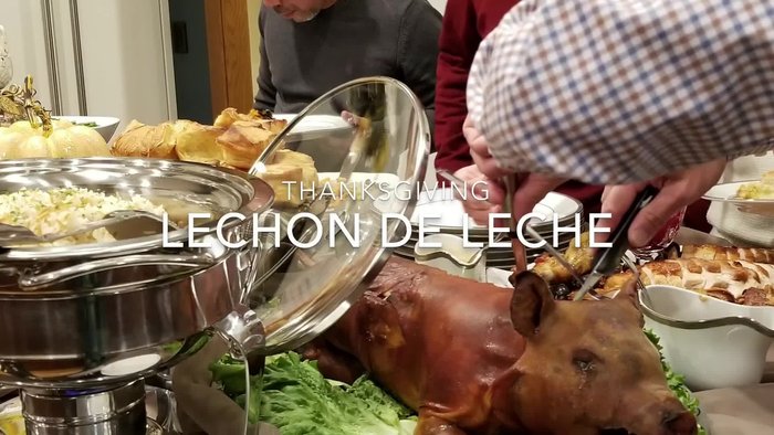 Pedir el lechón aproximadamente un mes antes. Lavar el cerdo en una solución de agua y vinagre. Secar con una toalla de papel.