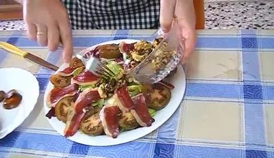Ensalada Variada con Nueces y Jamón de Pato: Receta Fácil