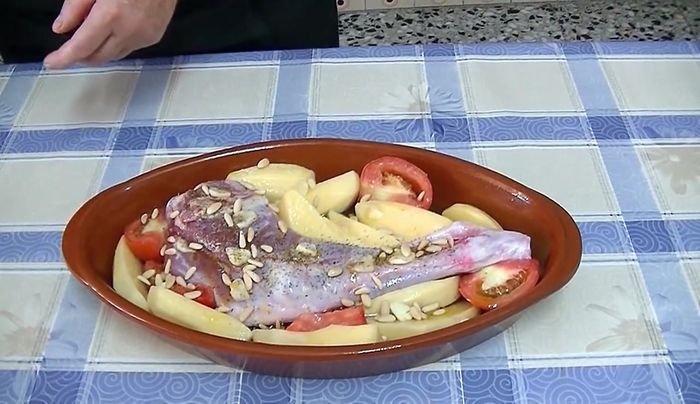 Añadir romero al gusto.