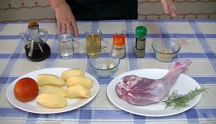 Precalentar el horno a 200 grados (solo parte baja).